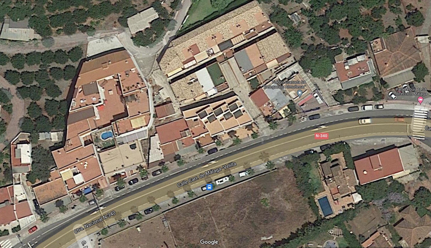 Vecinos de Taramay reclaman el desalojo de los okupas de un edificio sin licencia de ocupacin.