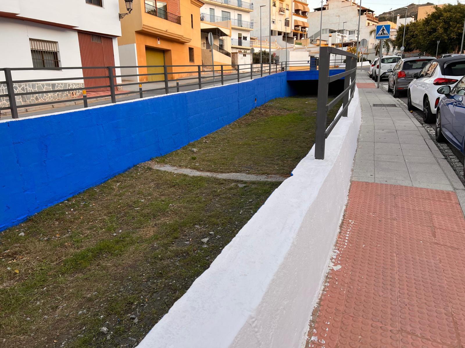 LA HERRADURA SE TIE DE AZUL.